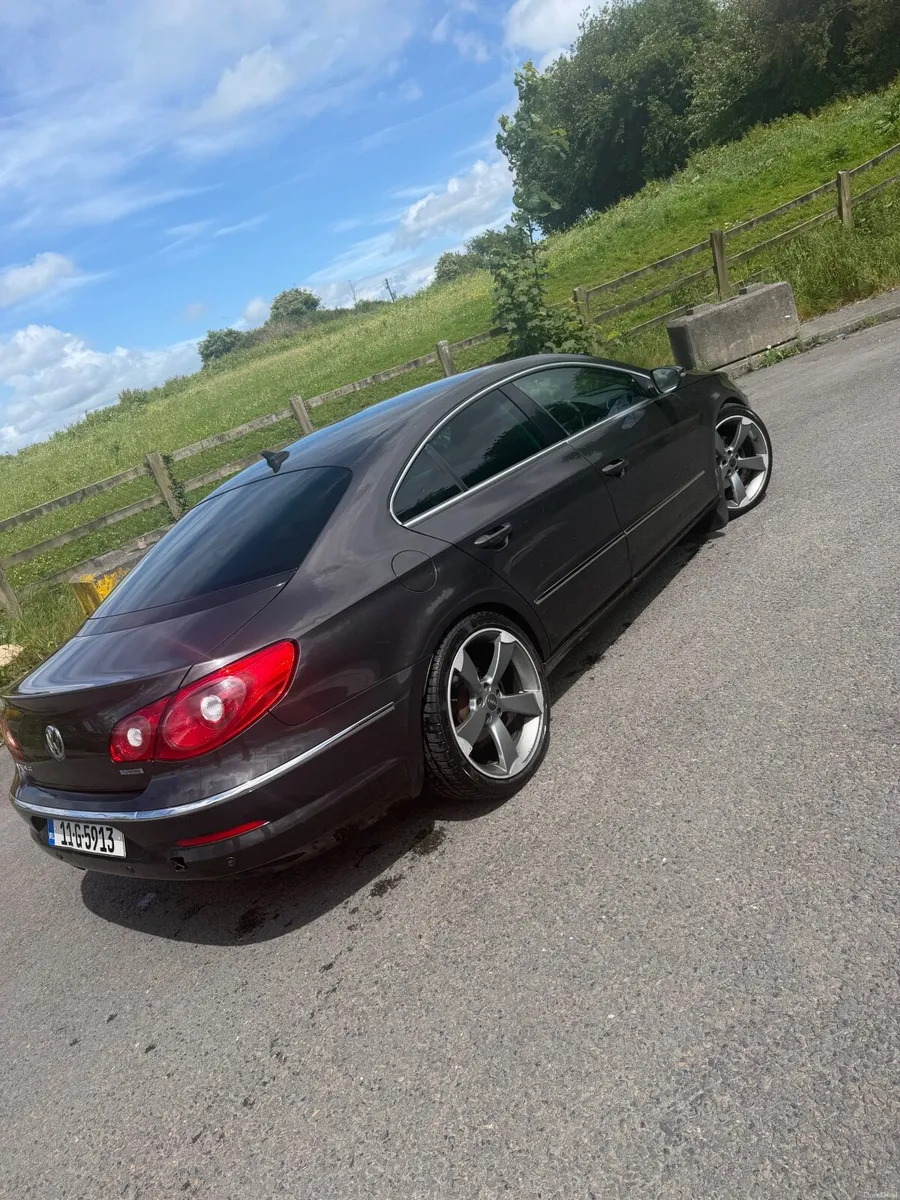 Volkswagen Passat 2011 - Image 1