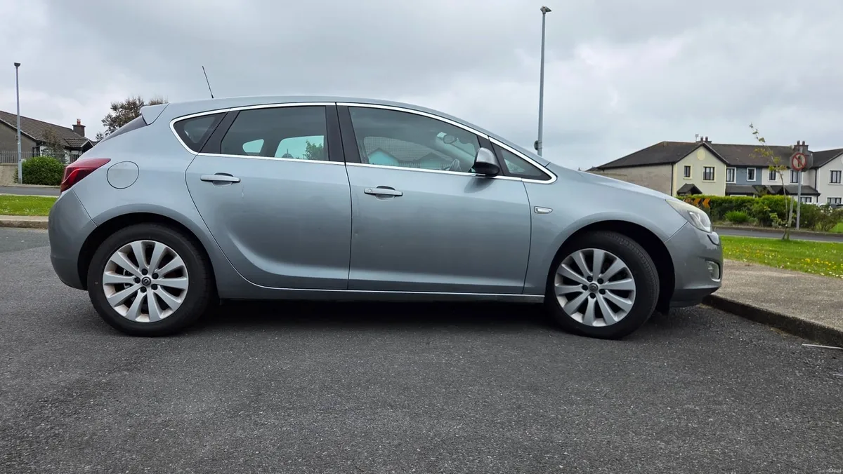 Opel Astra 2010 - Image 3