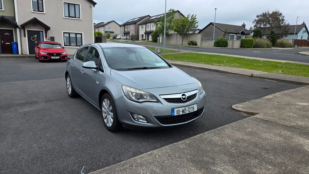 Opel Astra 2010 - Image 2