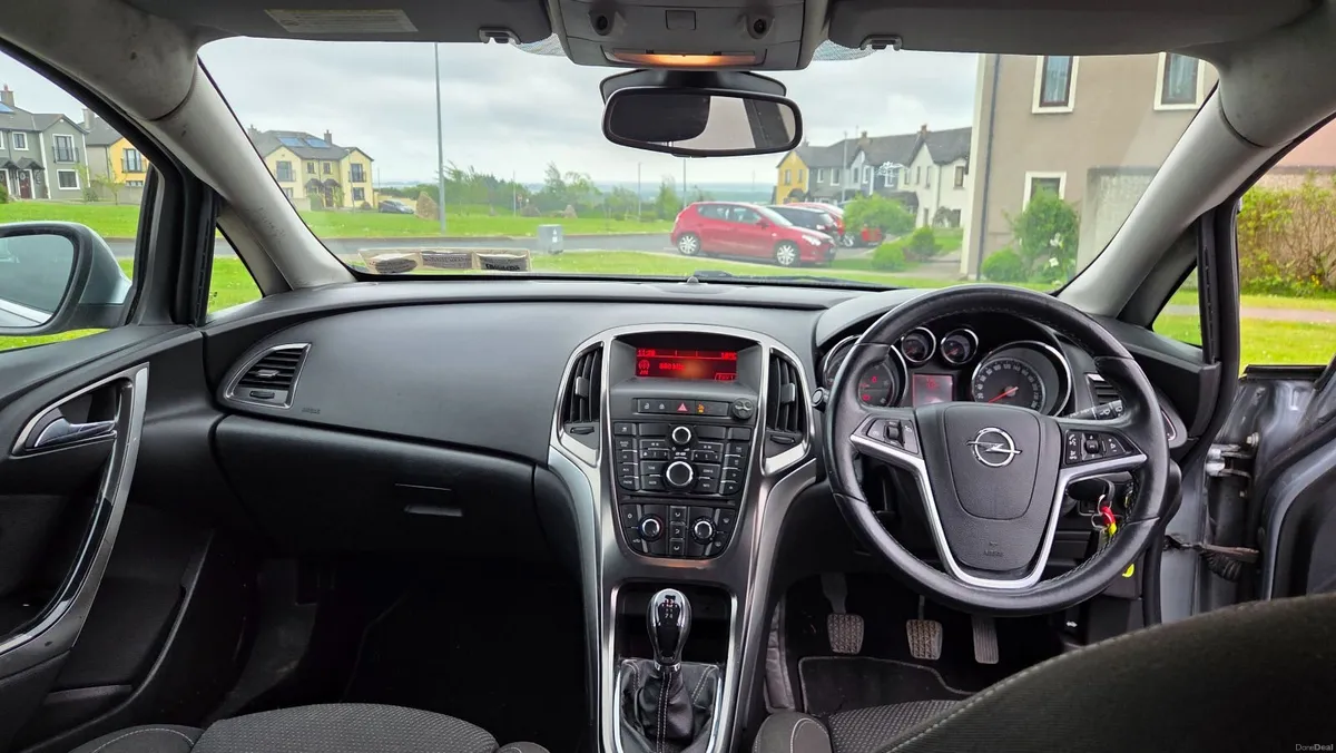 Opel Astra 2010 - Image 5