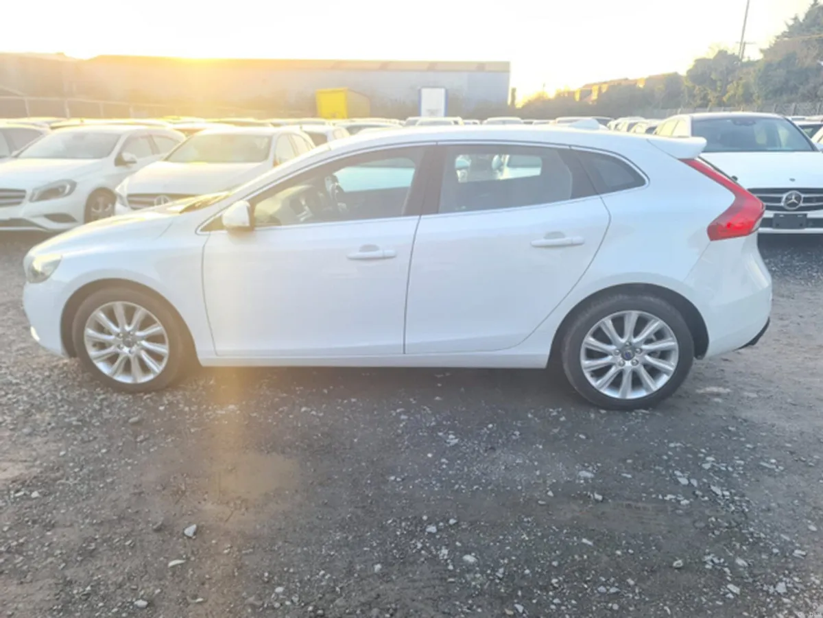 Volvo V40 1.6 Petrol T4 SE Automatic  (3687) - Image 2