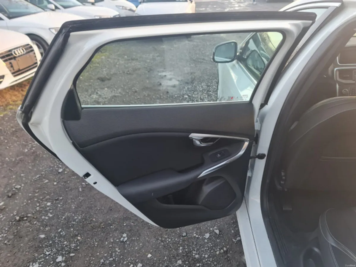 Volvo V40 1.6 Petrol T4 SE Automatic  (3687) - Image 4