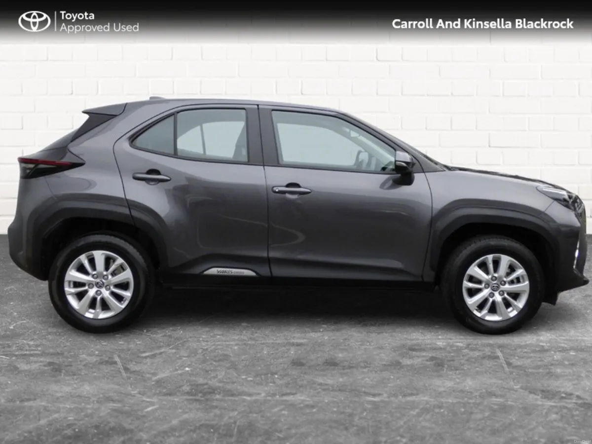 Toyota Yaris Cross Hybrid Luna - Image 3