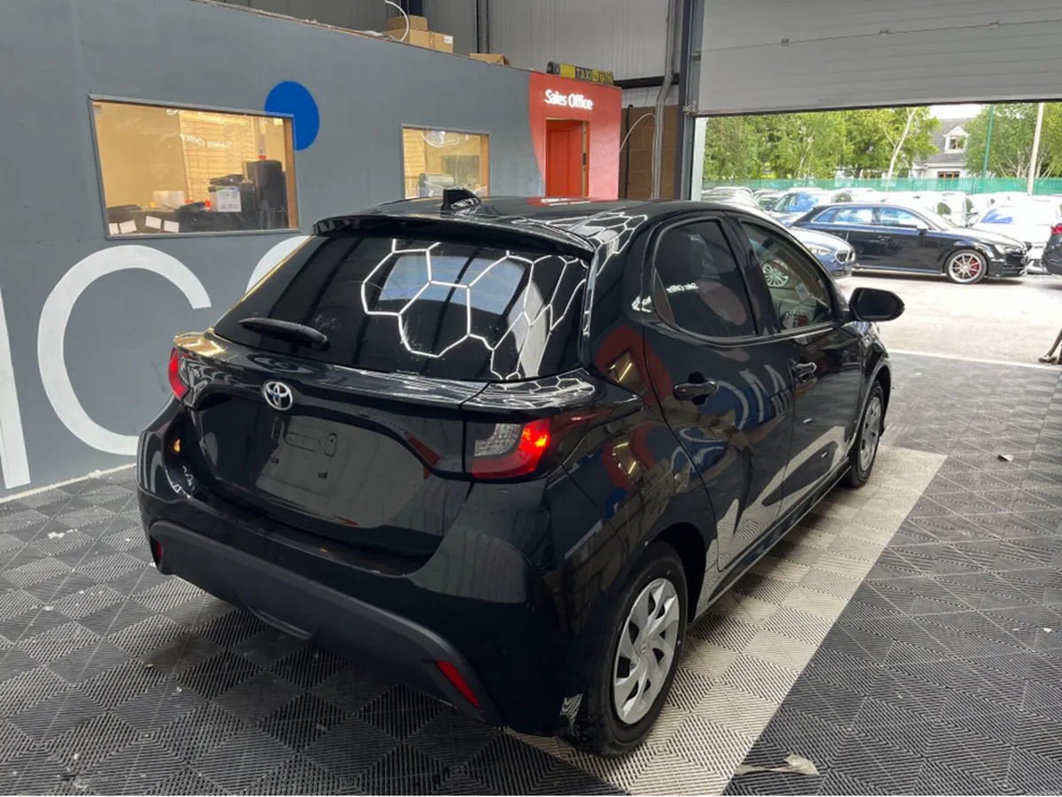 Toyota Yaris 2022 TOYOTA YARIS X 1.0 AUTOMATIC / R - Image 2