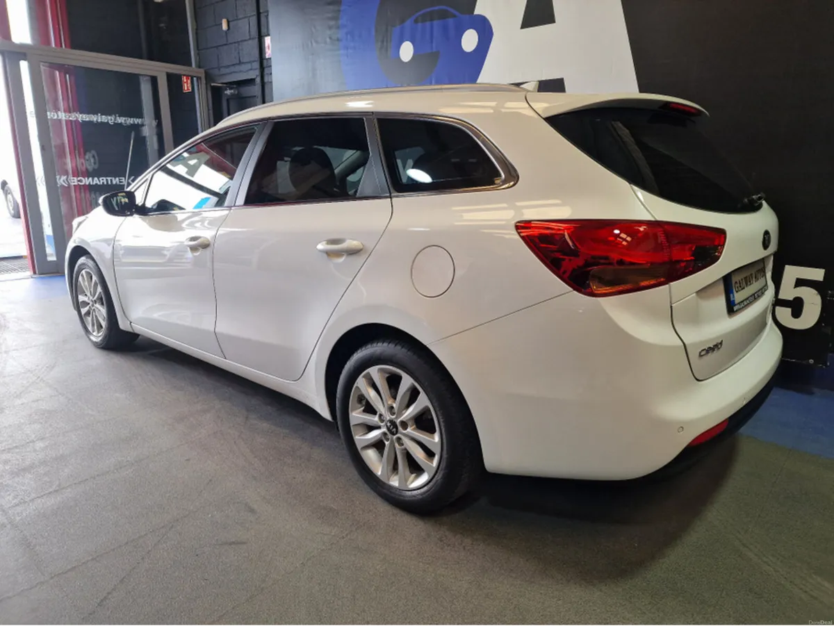 Kia Ceed 1.6 CRDI **REVERSING CAMERA, SAT NAV, FUL - Image 6