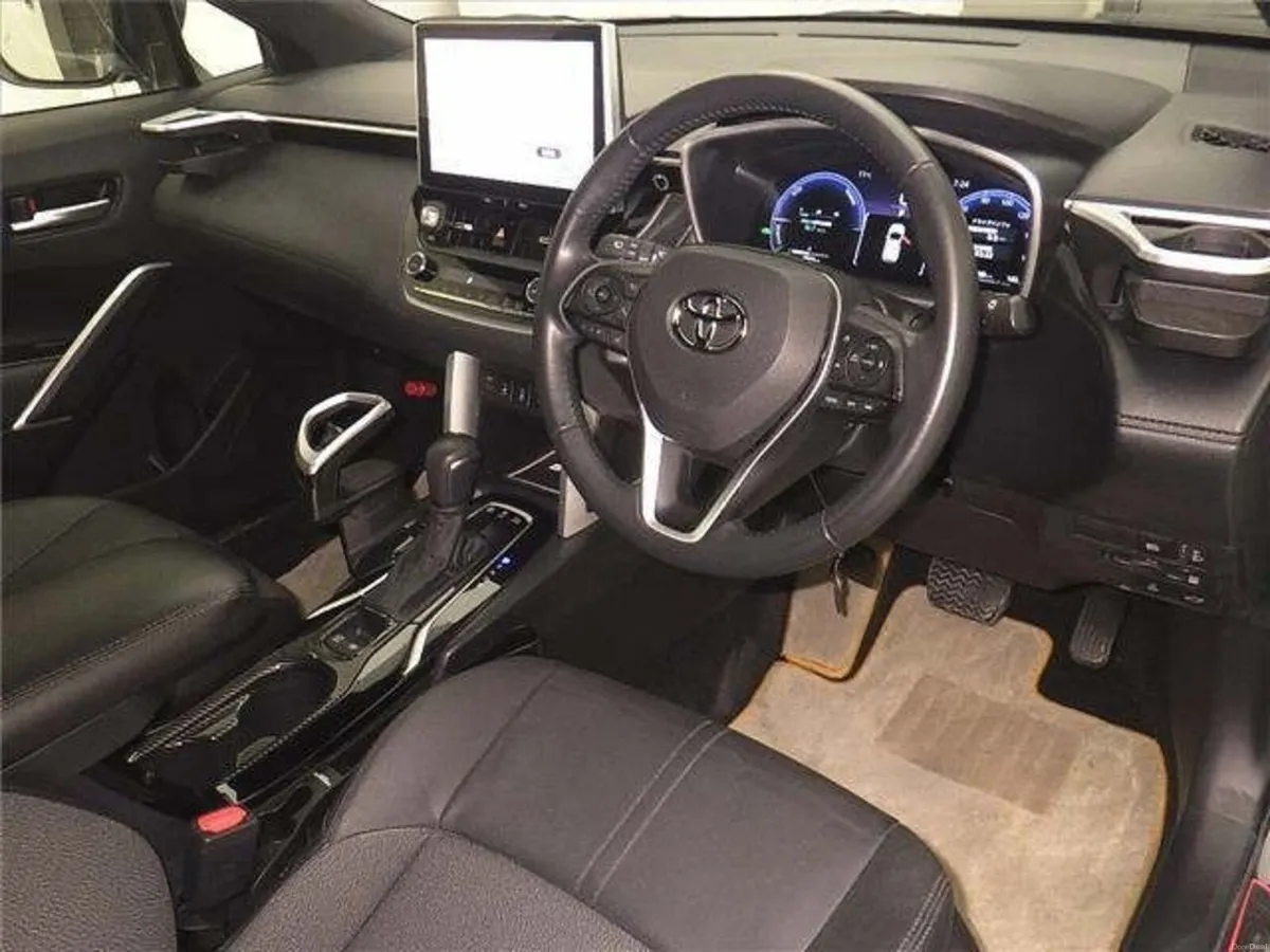 2024 Toyota Corolla Cross 1.8 Hybrid LUNA LEATHER - Image 3