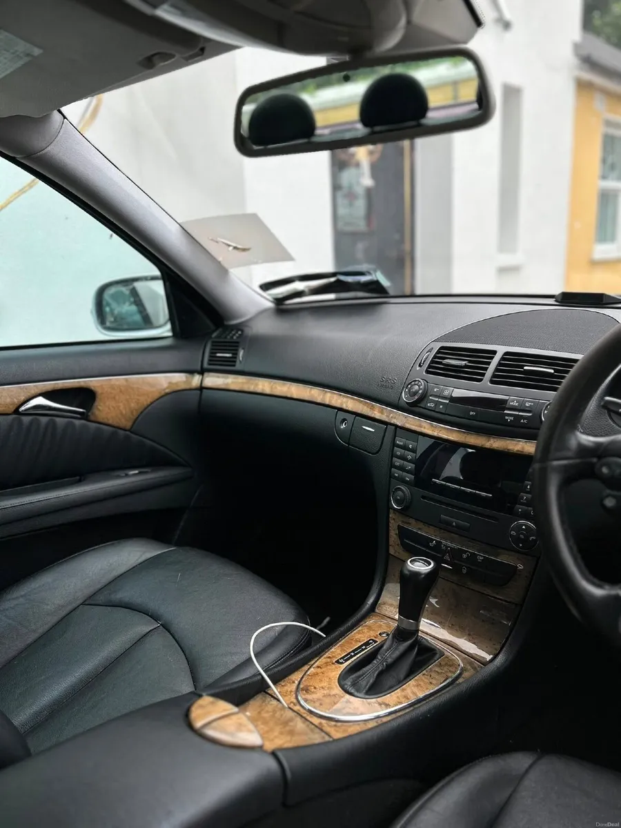 Mercedes-Benz E-Class 2007 - Image 2