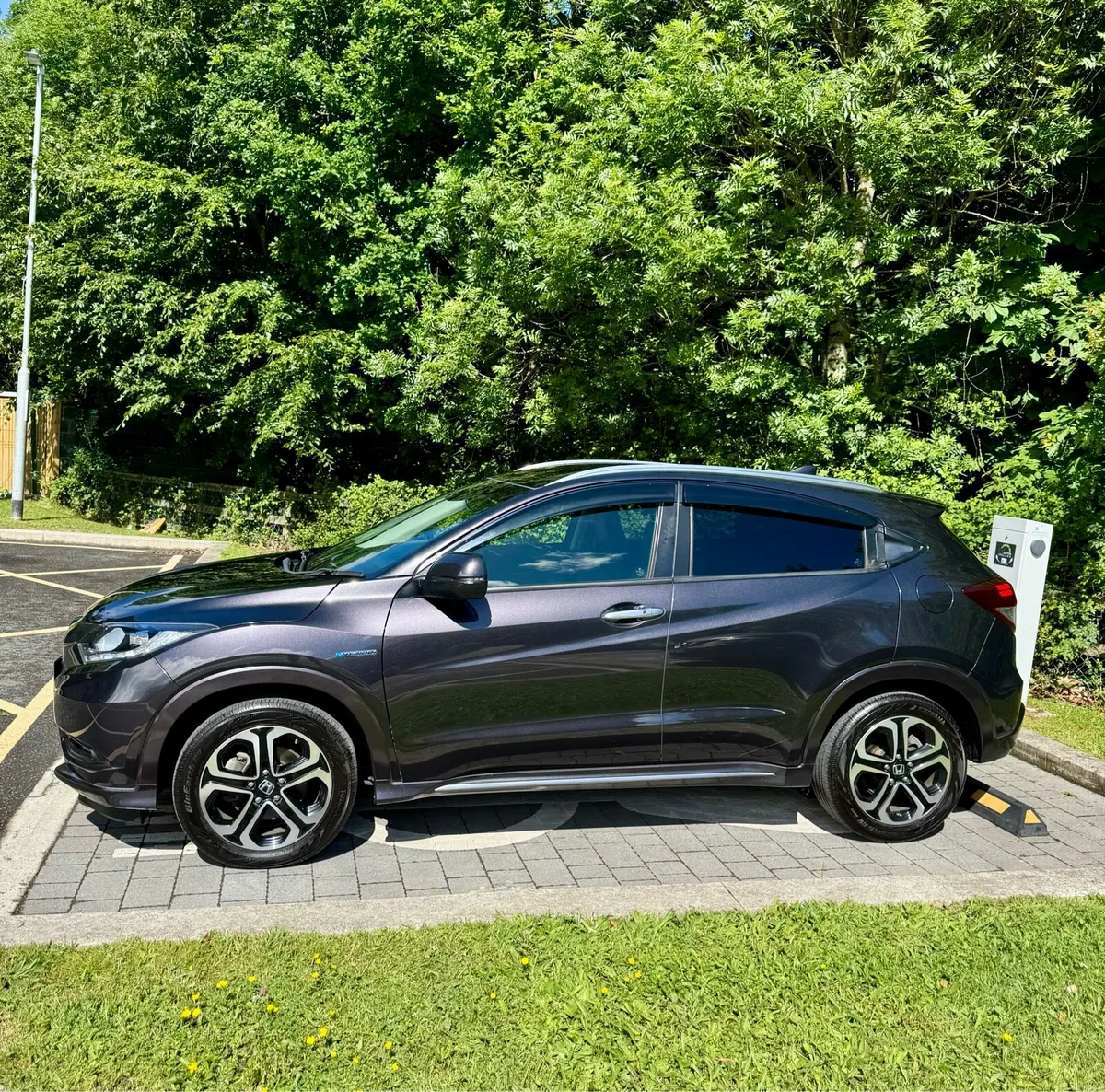 Honda Vezel 2017 Top Specs VERY LOW MILAGE - Image 3