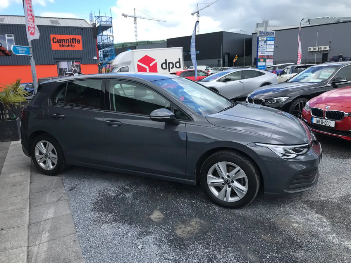 Volkswagen Golf 2023 - Image 4