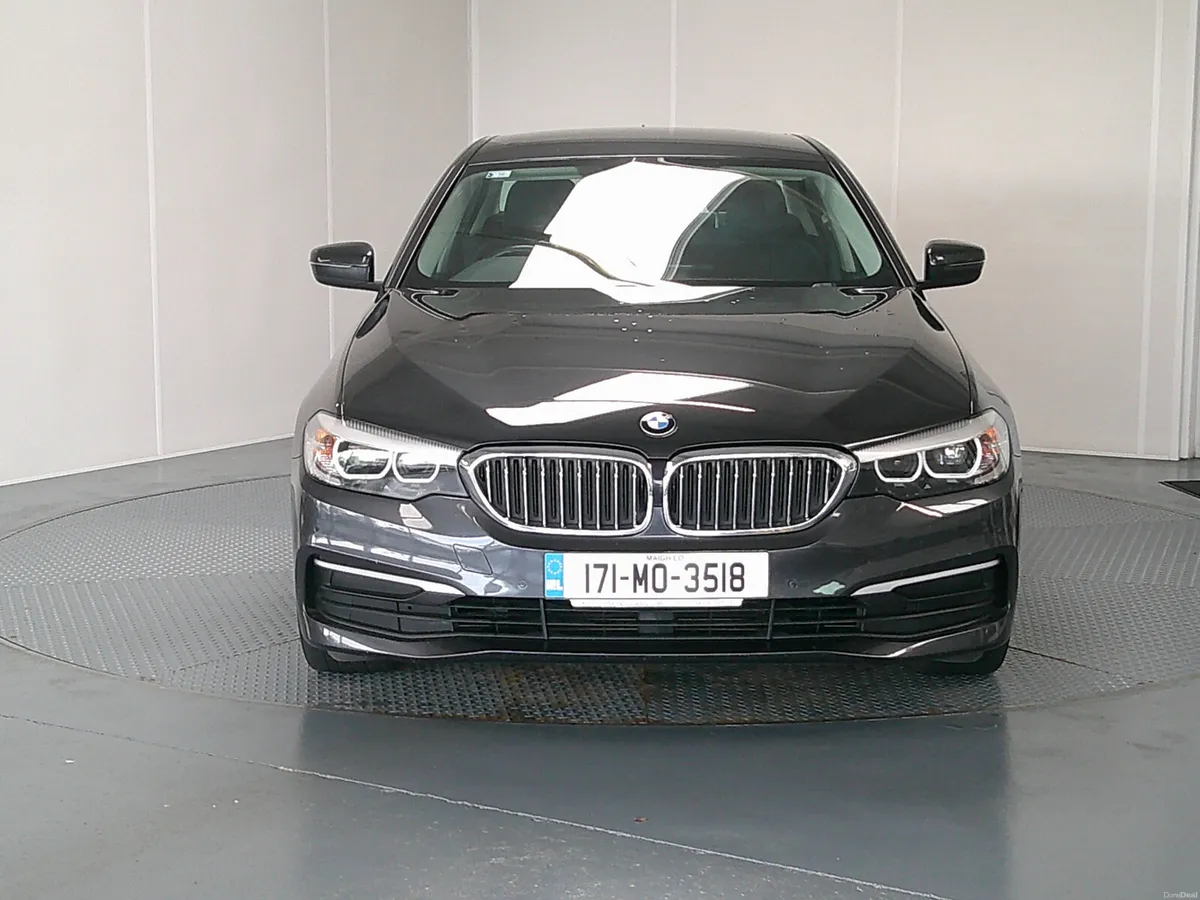 BMW 5-Series 2017 - Image 2