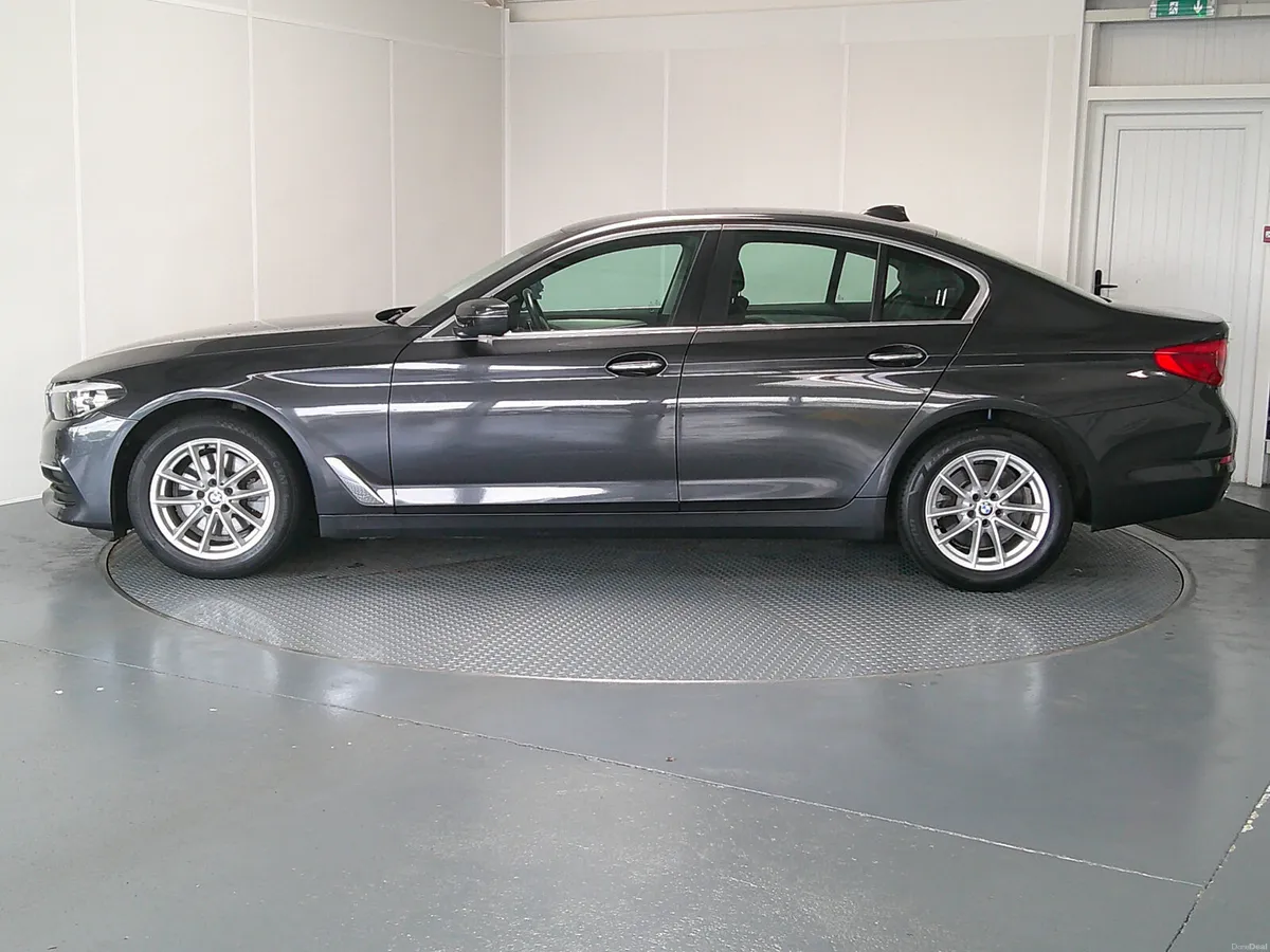 BMW 5-Series 2017 - Image 4