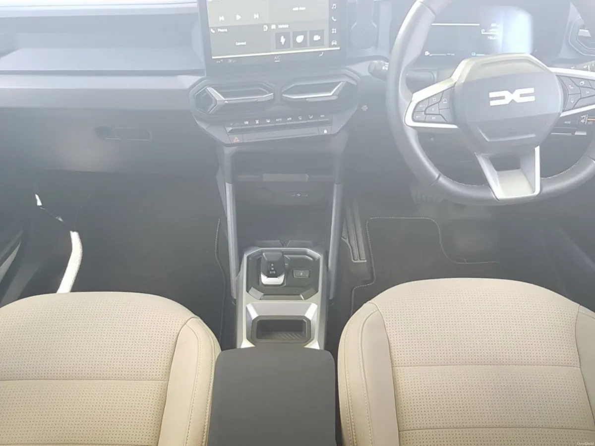 Dacia Duster Journey HEV 155 E06X LEATHER INTERIOR - Image 4
