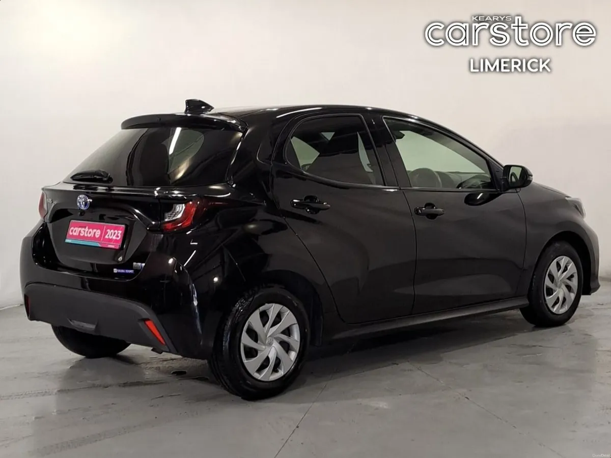 Toyota Yaris 1.5 HYBRID - Image 3