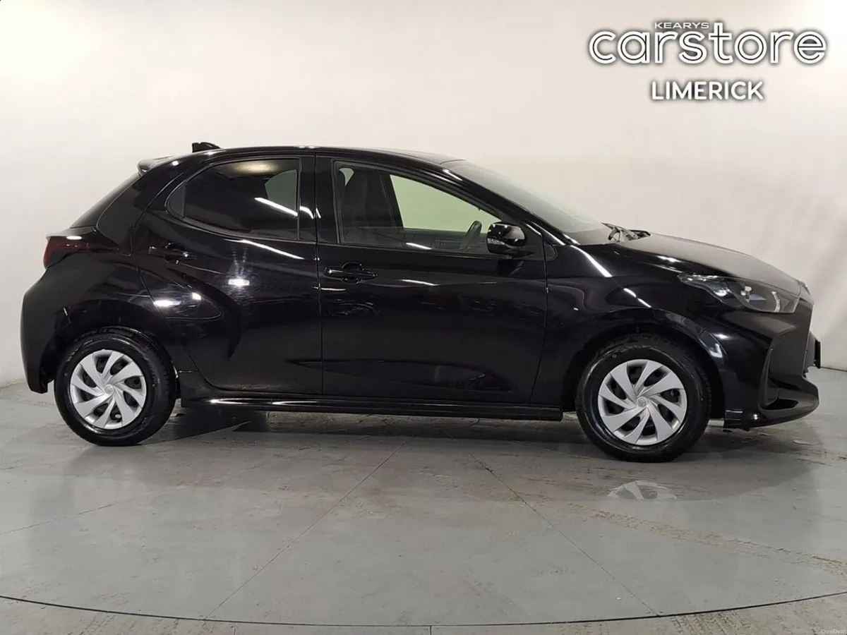 Toyota Yaris 1.5 HYBRID - Image 2