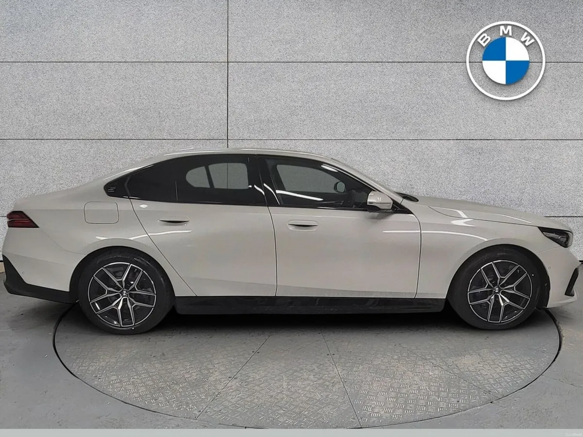 BMW 5-Series 530e M Sport - Image 4