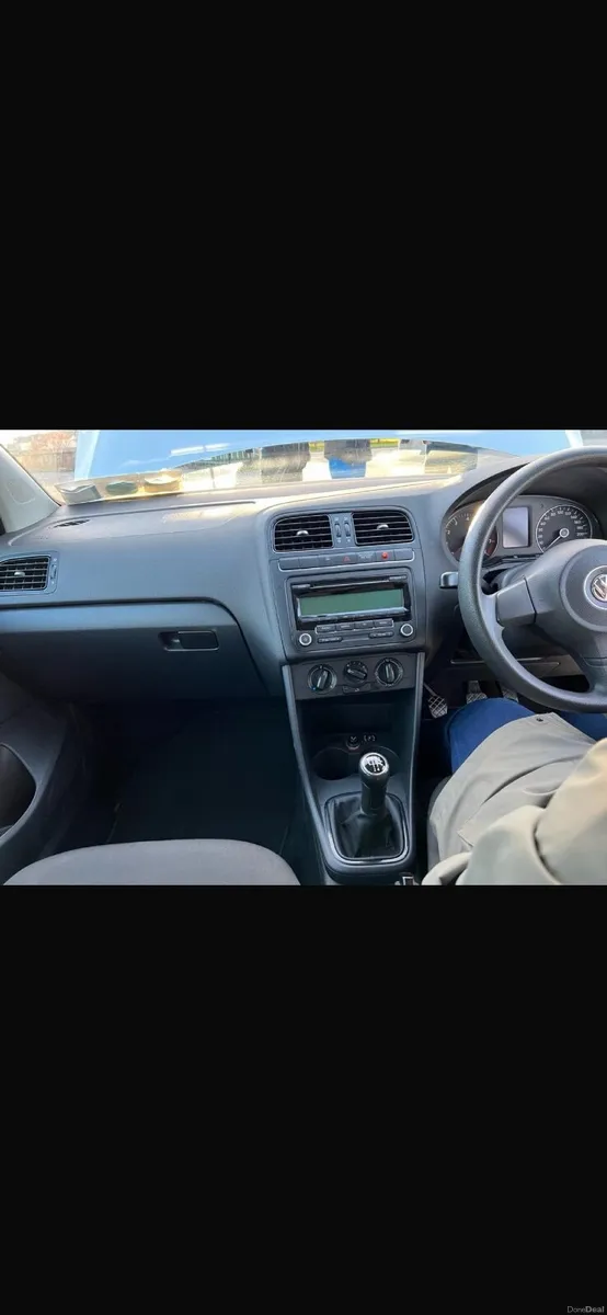 Volkswagen Polo 2010 - Image 2