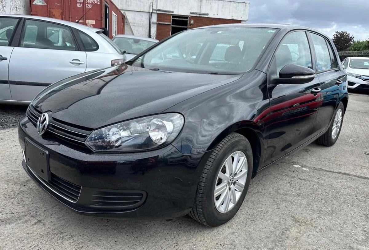 Volkswagen Golf 2013 Automatic/ only 55085km. - Image 1