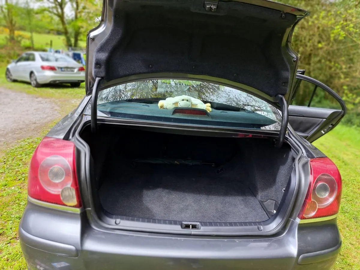 Toyota Avensis 2009 - Image 4