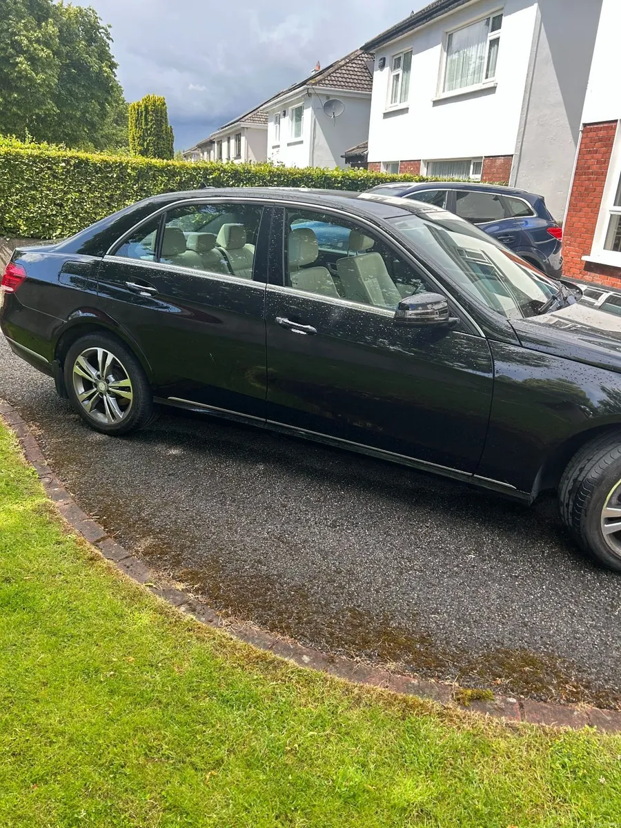 Mercedes-Benz E-Class 2013 - Image 2
