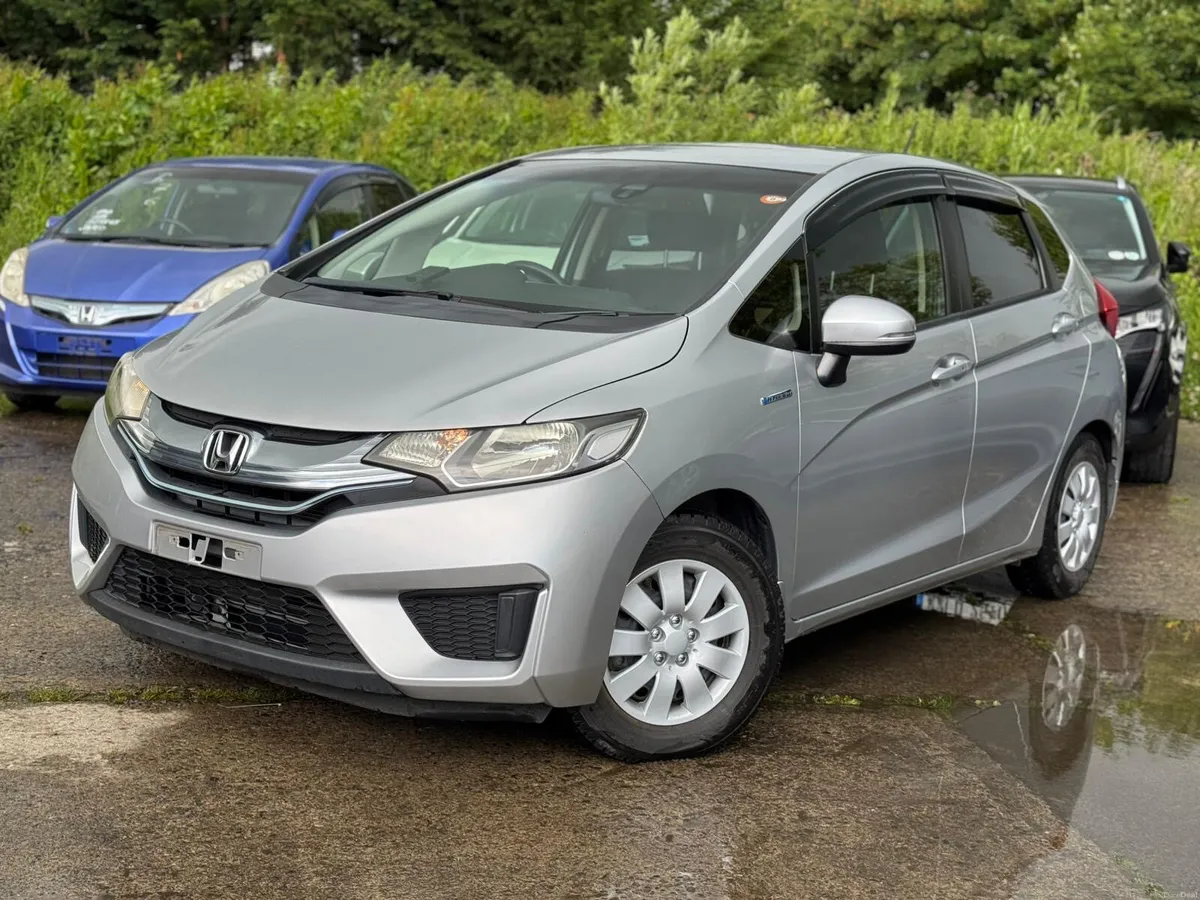 Honda Fit 1.5 Hybrid Auto 51000kms 2014 - Image 2