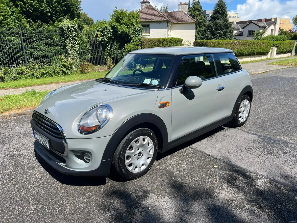 2017 Mini Cooper Spotless Condition - Image 3