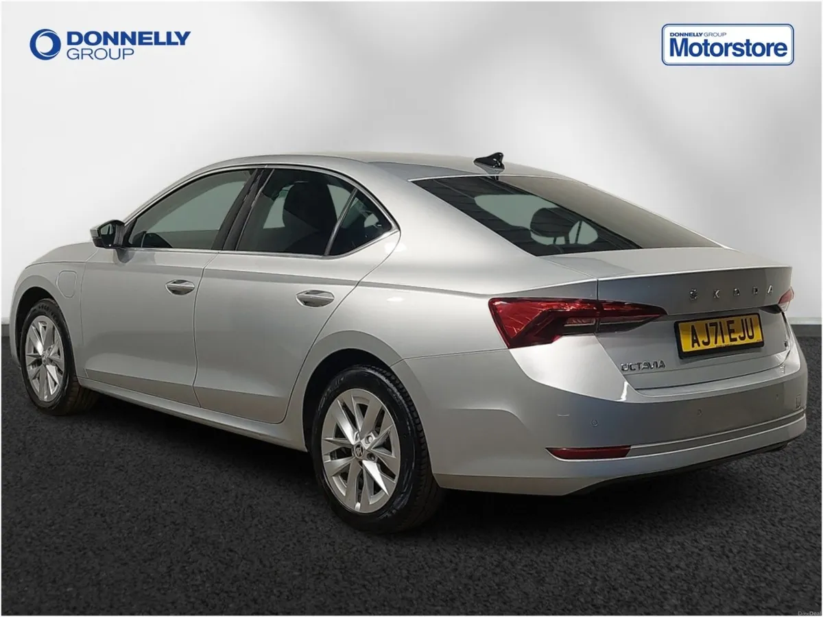 Skoda OCTAVIA Hatchback SE L - Image 2