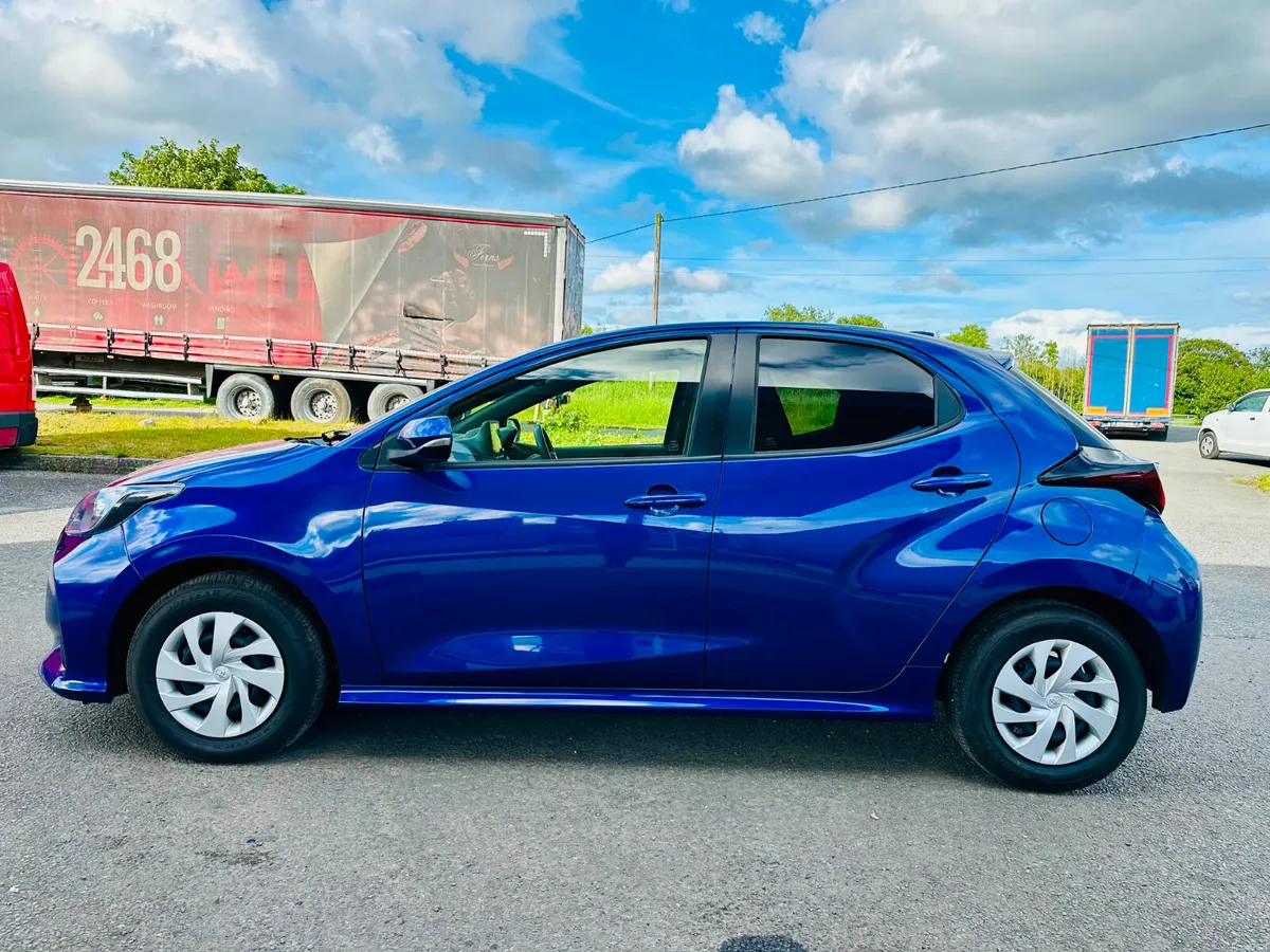 Toyota Yaris 1.5 hybrid - Image 2
