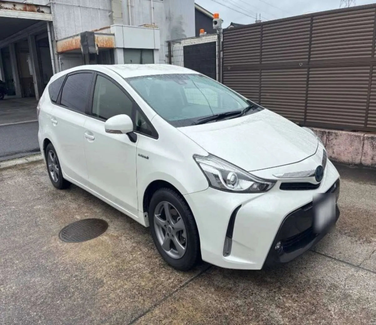 2020 Toyota Prius Alpha hybird automatic 7 SEATER - Image 1