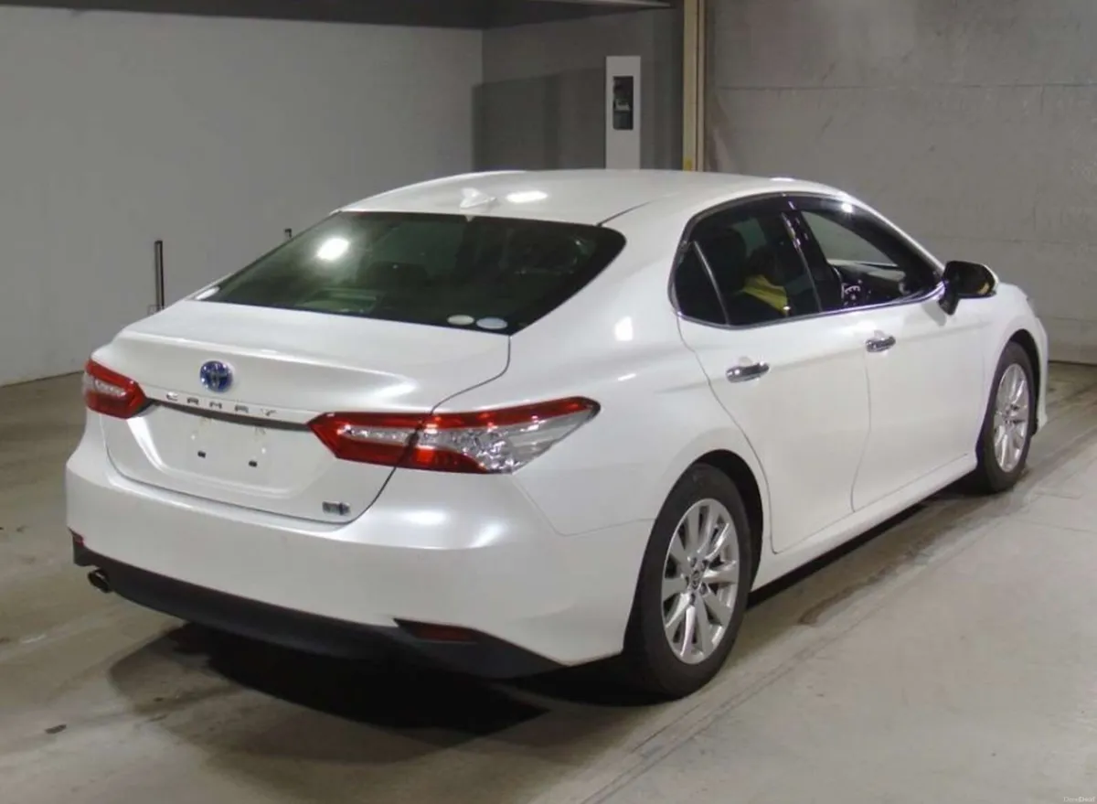 2021 Toyota Camry hybird automatic 1 owner - Image 4