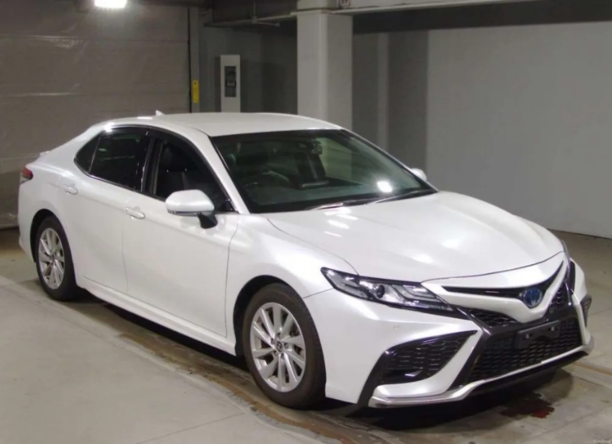 2021 Toyota Camry hybird automatic 1 owner - Image 1