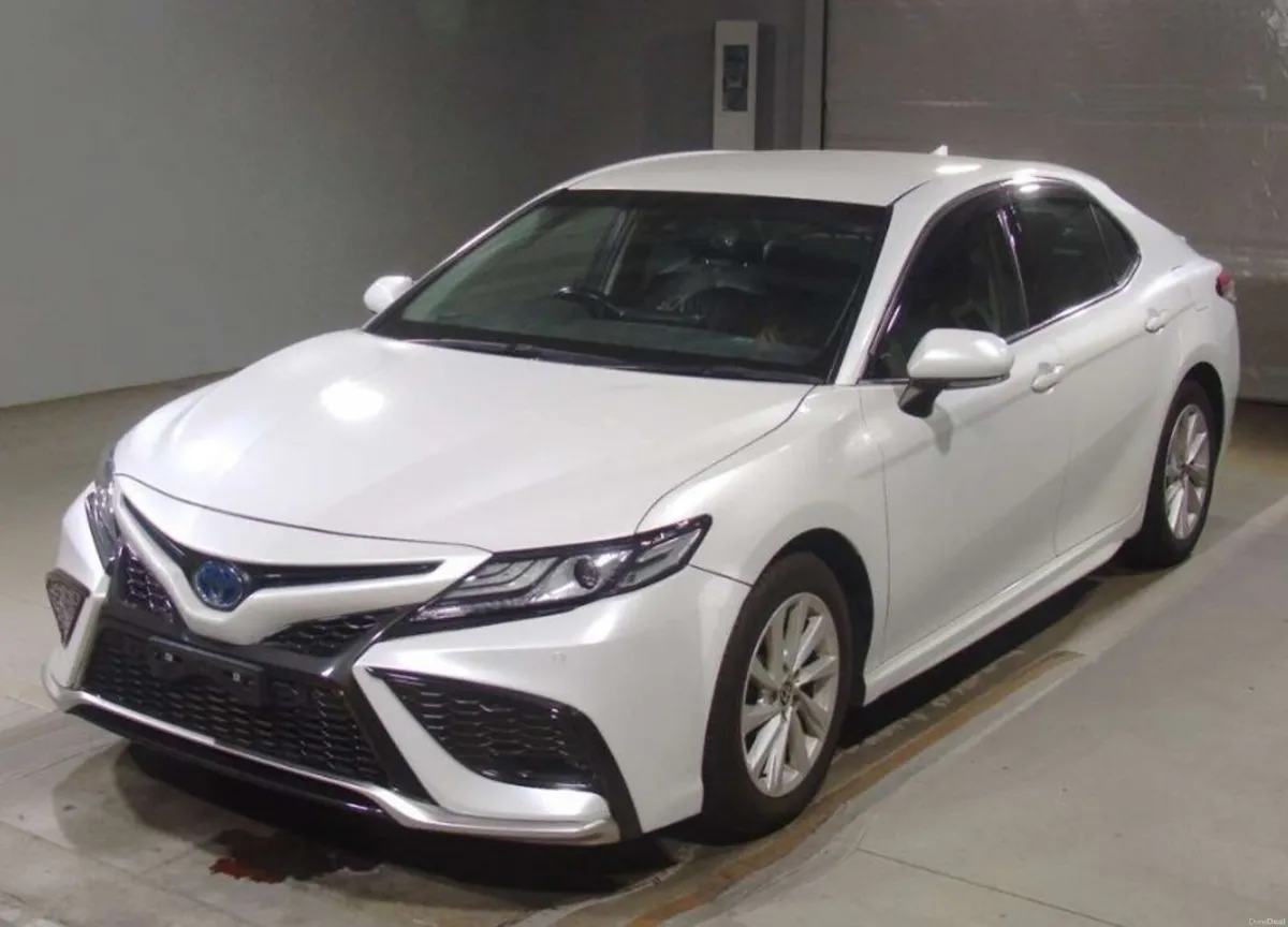 2021 Toyota Camry hybird automatic 1 owner - Image 2
