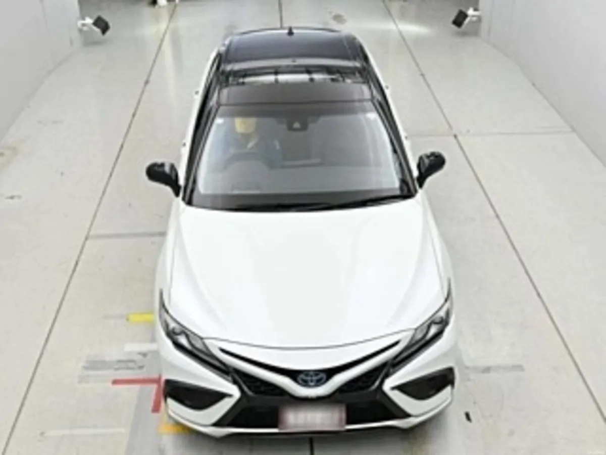 2021 Toyota Camry hybird automatic 1 owner - Image 2