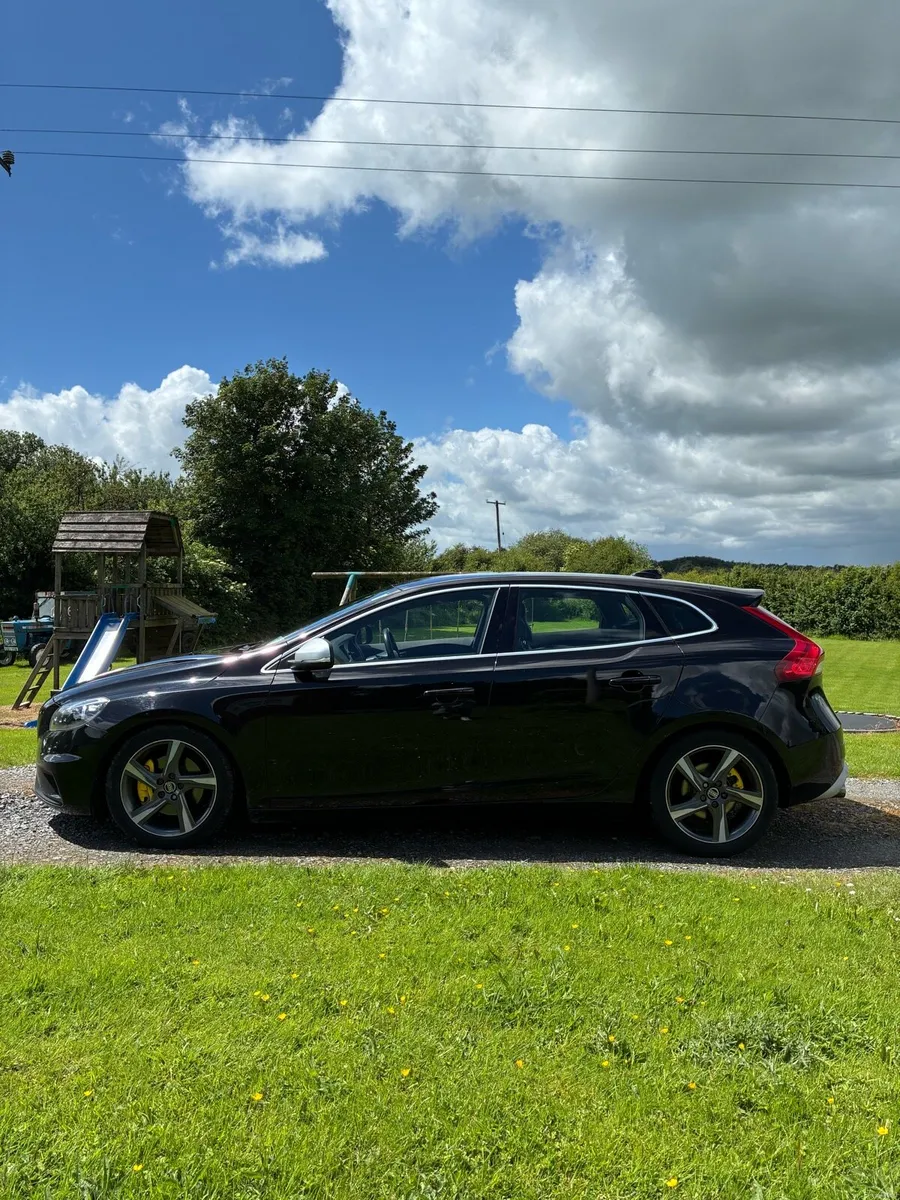 Volvo V40 D4 R-Design - 190bhp - 8 Speed Auto - Image 4