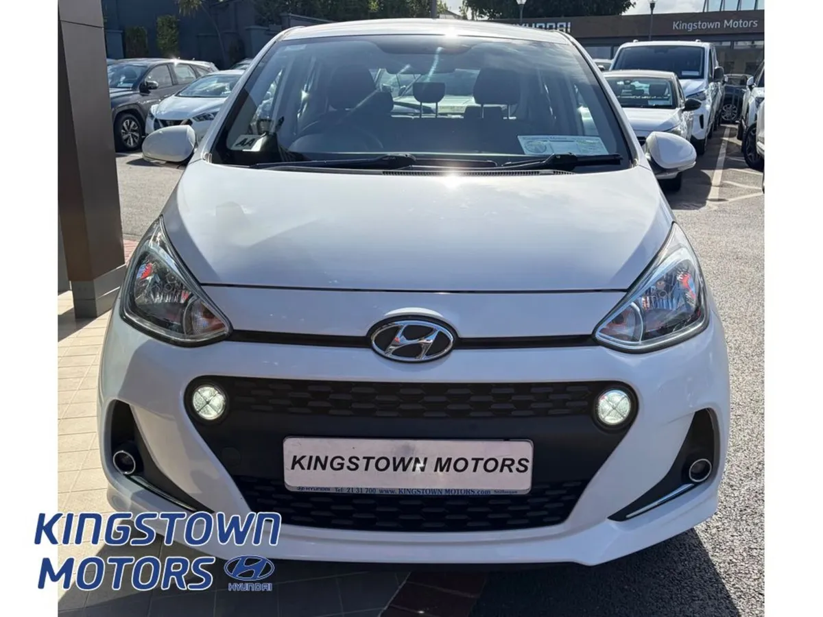 Hyundai i10 Deluxe 4DR - Image 2