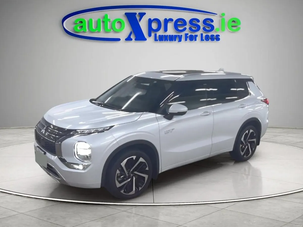 Mitsubishi Outlander PHEV 4WD, Low mileage, Revers - Image 4