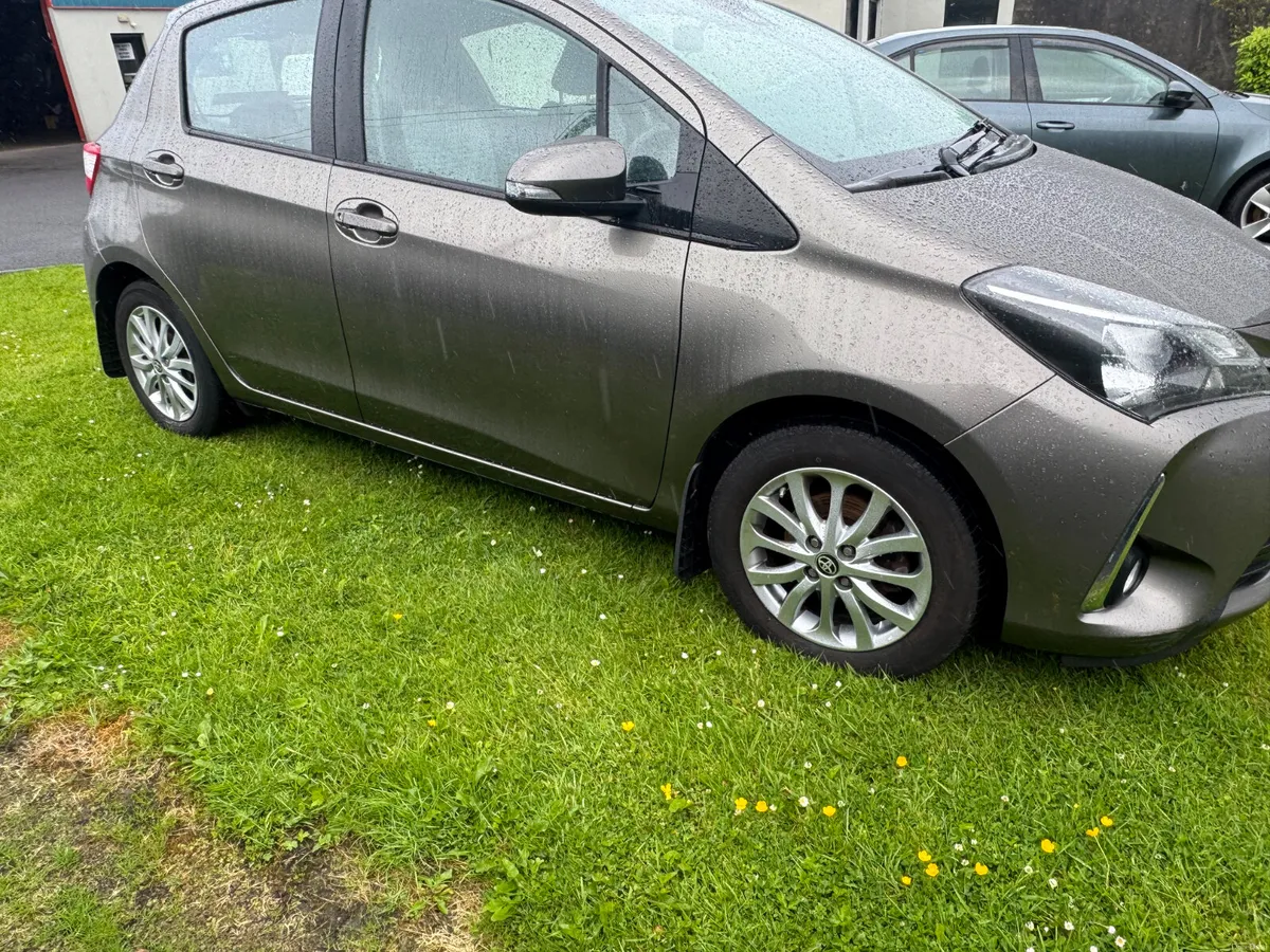 Toyota Yaris 2017 - Image 2