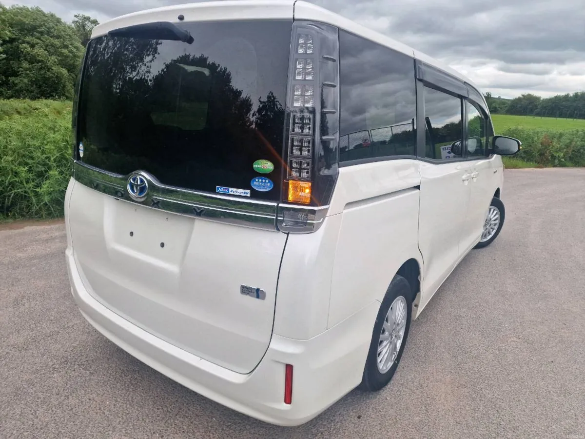 2015 Toyota Voxy 1.8L Hybrid  7seats Auto 120k km - Image 6