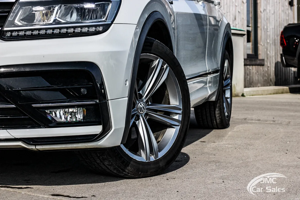 2019 VOLKSWAGEN TIGUAN R-LINE PAN ROOF - Image 2