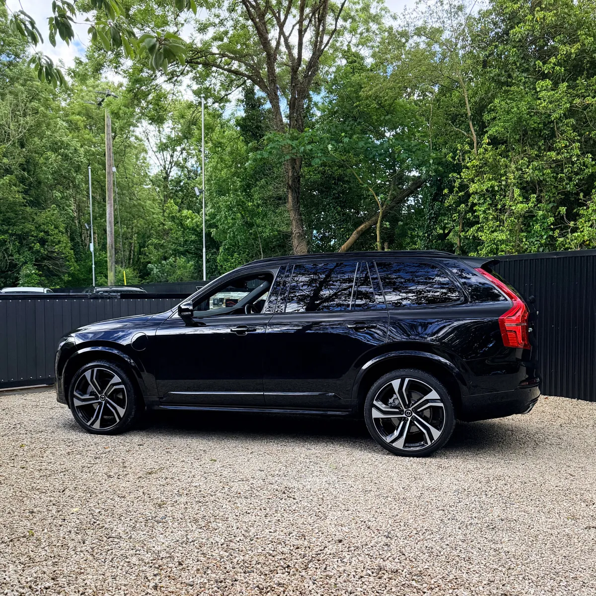 2021 (211) Volvo XC90 R-Design Pro T8 Recharge AWD - Image 5