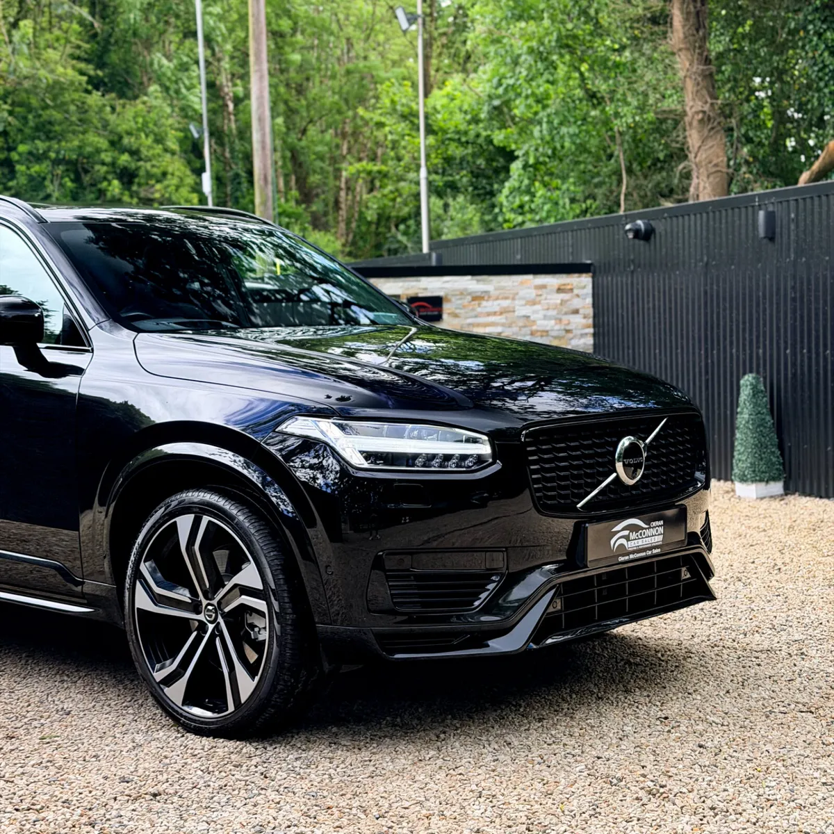 2021 (211) Volvo XC90 R-Design Pro T8 Recharge AWD - Image 3