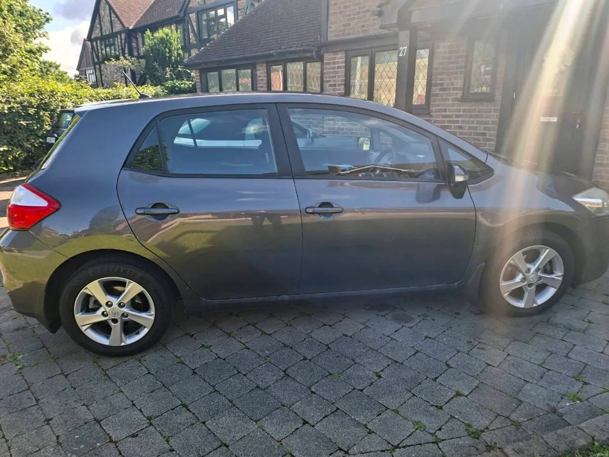 TOYOTA  AURIS 1.3 PETROL 2010 ONLY 122000 KLMS - Image 2