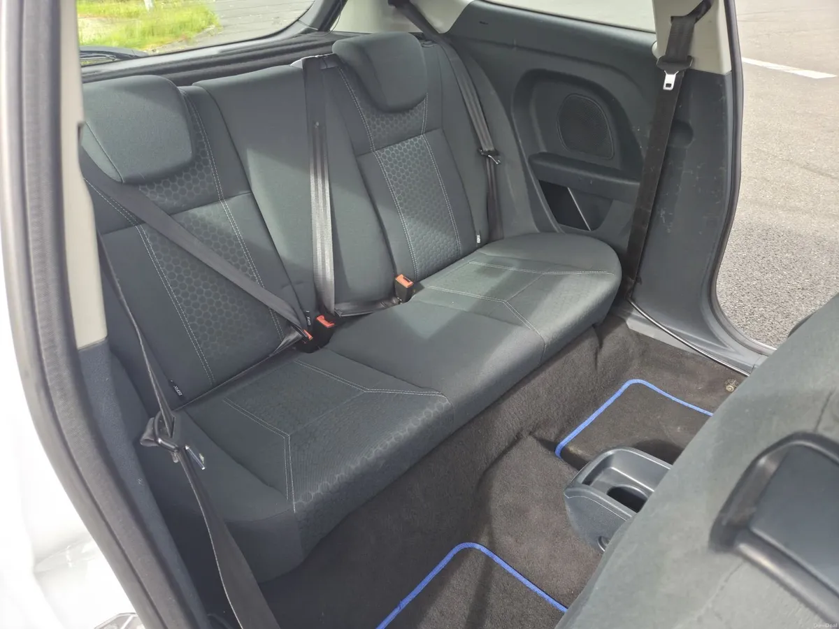 Ford Fiesta 2011 - Image 4