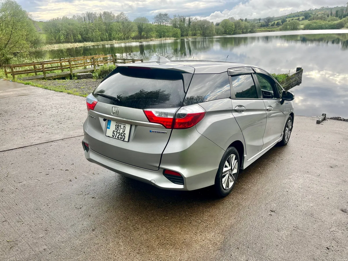 Honda Shuttle 2018 automatic hybrid - Image 6