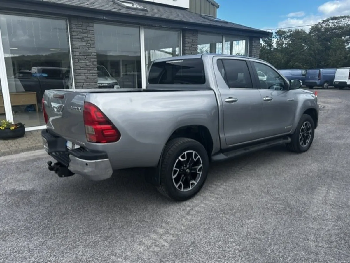 2018 Toyota Hilux - Image 2