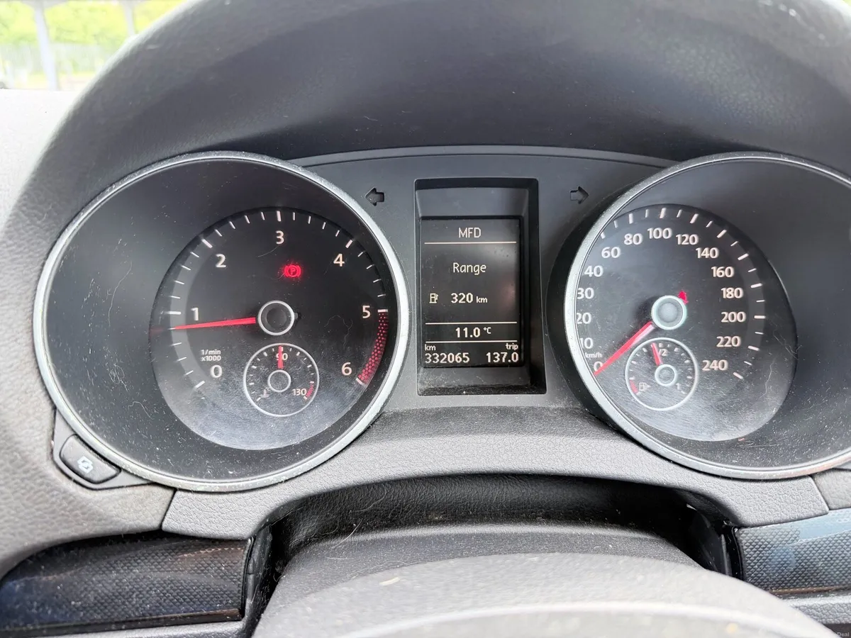 2012 Volkswagen Golf - Image 2
