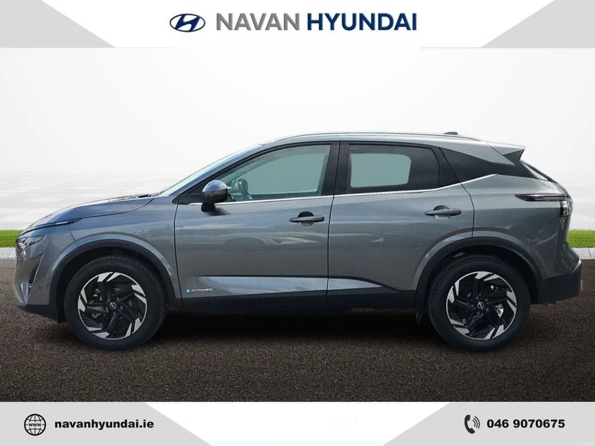 Nissan Qashqai SV PREMIUM *EX DEMO* - Image 4