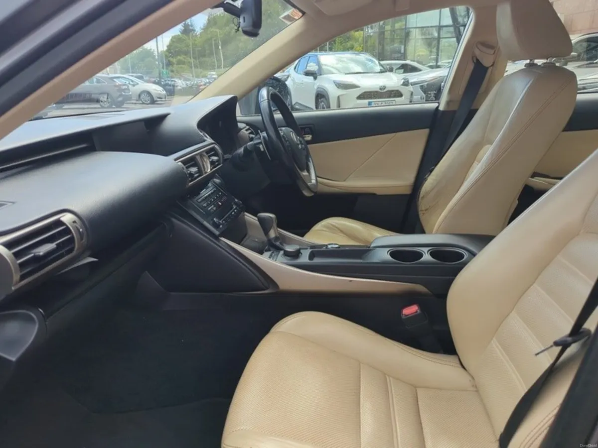 Lexus IS IS300H EXECUTIVE 2.5 H - Image 6