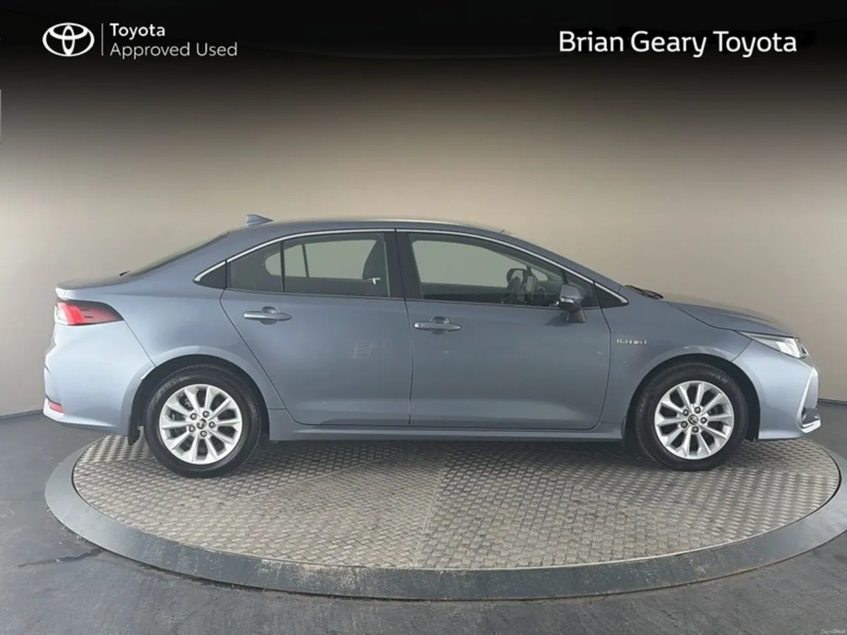 Toyota Corolla HYBRID LUNA SALOON - Image 3