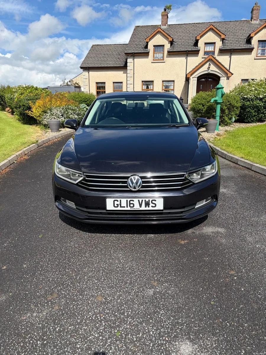2016 Volkswagen Passat - Image 2