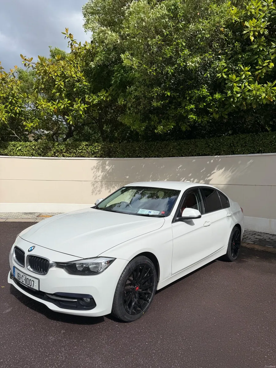 White BMW 3 series - Image 3